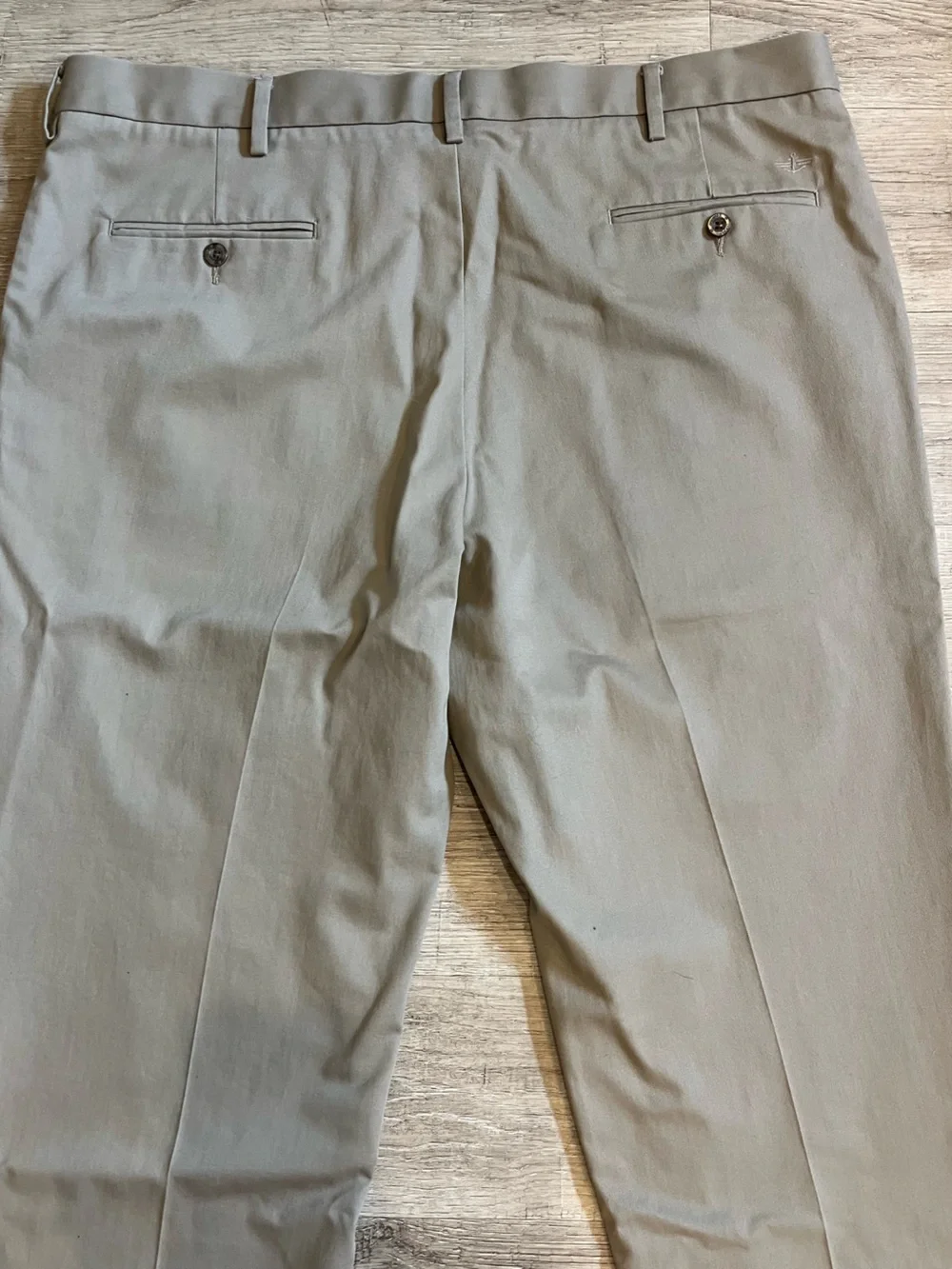 Men's Dockers Dress Chino Pants in Light Khaki 42 x 30